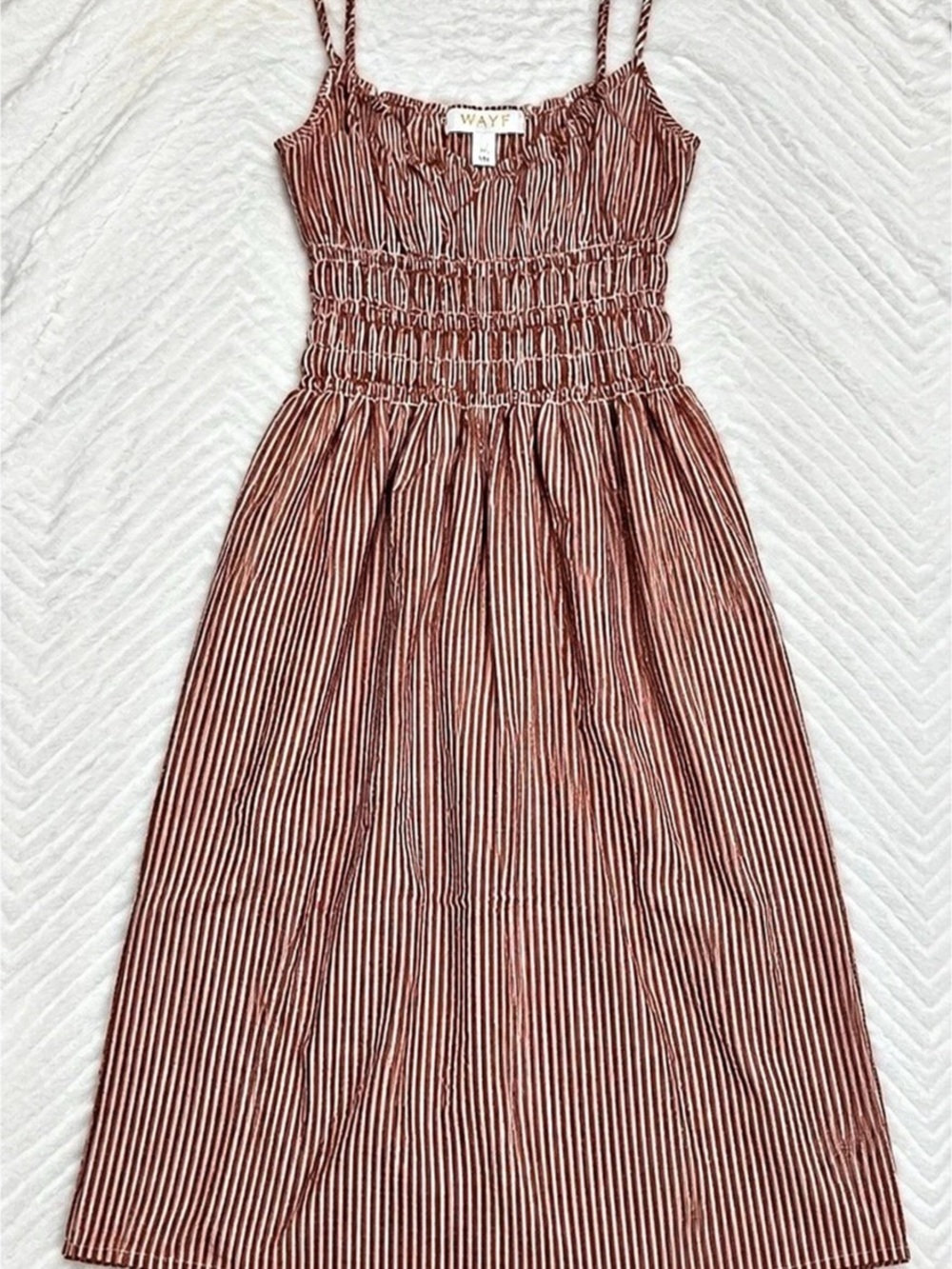 WAYF Isabelle Shirred Seersucker Midi Dress in Amber Seersucker. NWT